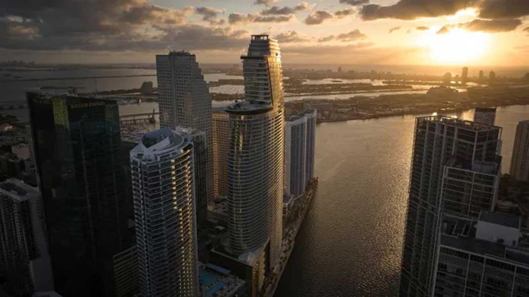 MIAMI-ASTON-MARTIN-02