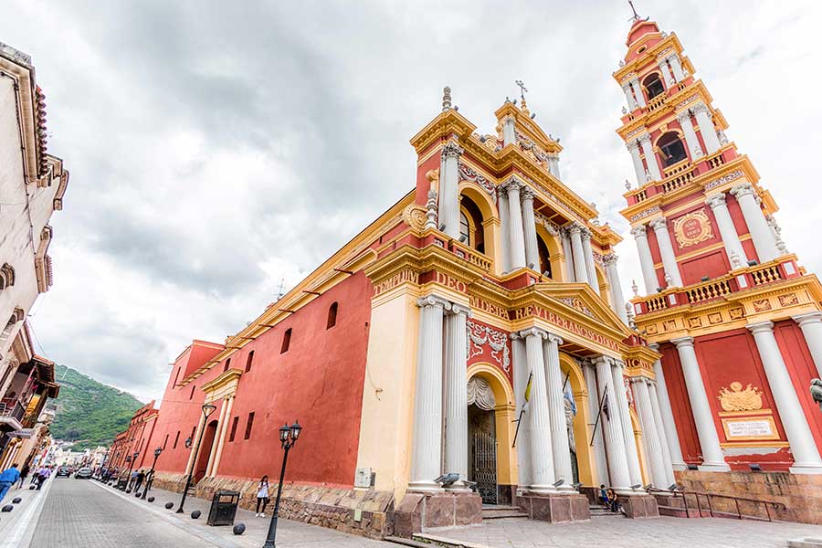 SALTA-IGLESIAS