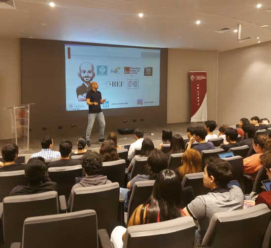 El Campus EcoSmart de UNIVALLE Santa Cruz cuenta con más de 75 laboratorios que refuerzan su modelo académico por medio de prácticas