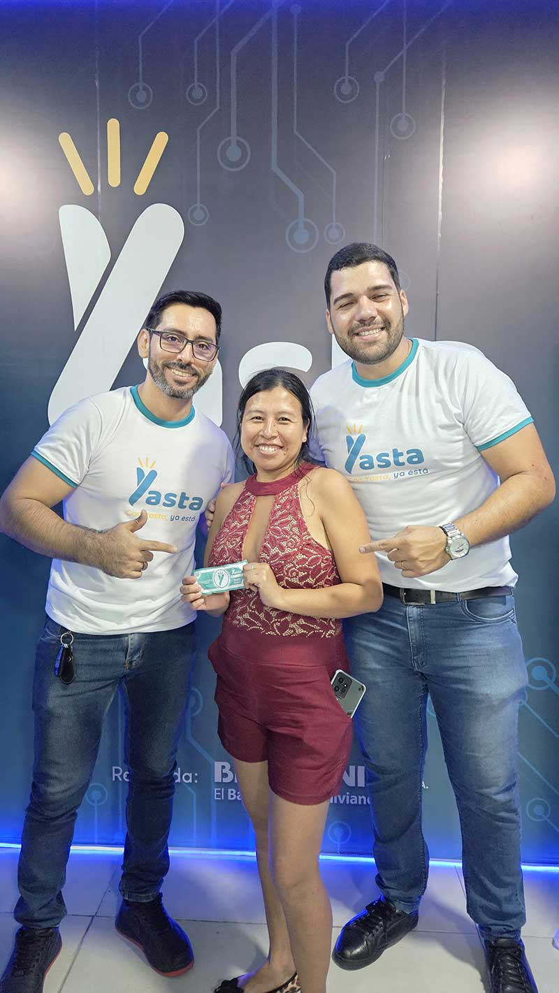 Ejecutivos del Banco estuvieron presentes en la presentación del stand en Expocruz