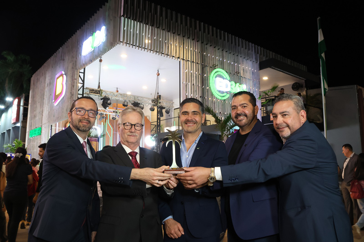 El Deber ganó la Palmera Dorada a la Reinvención Empresarial, en Expocruz