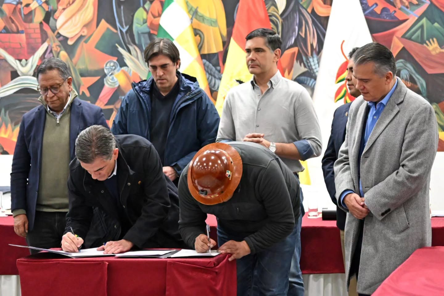 Momento de la firma del acuerdo de pacificación del país. (Foto: DIRCOM)