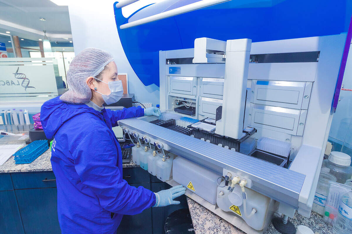 Área de Inmunología, equipo Dinex DSX (Foto Labsclinics)
